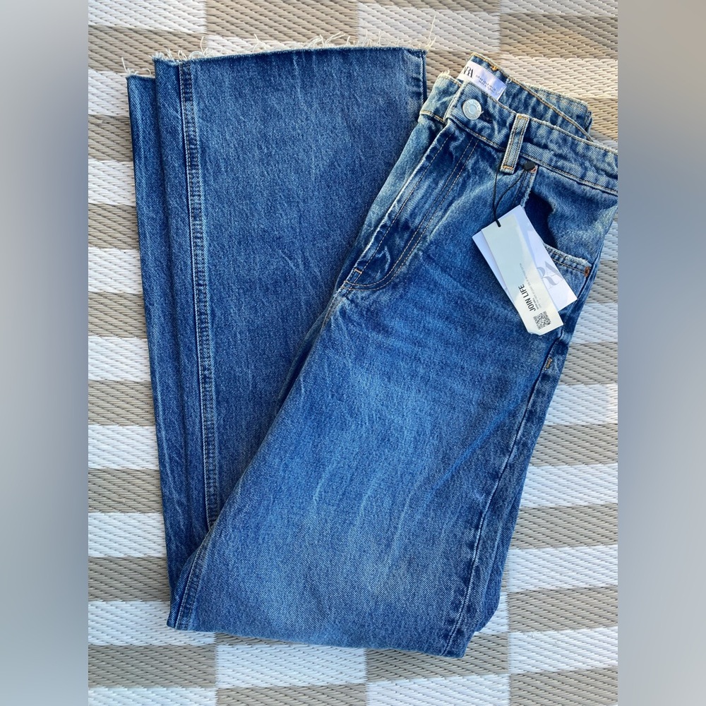 Zara High Rise Straight Leg Distressed Jean Size 8 NWT